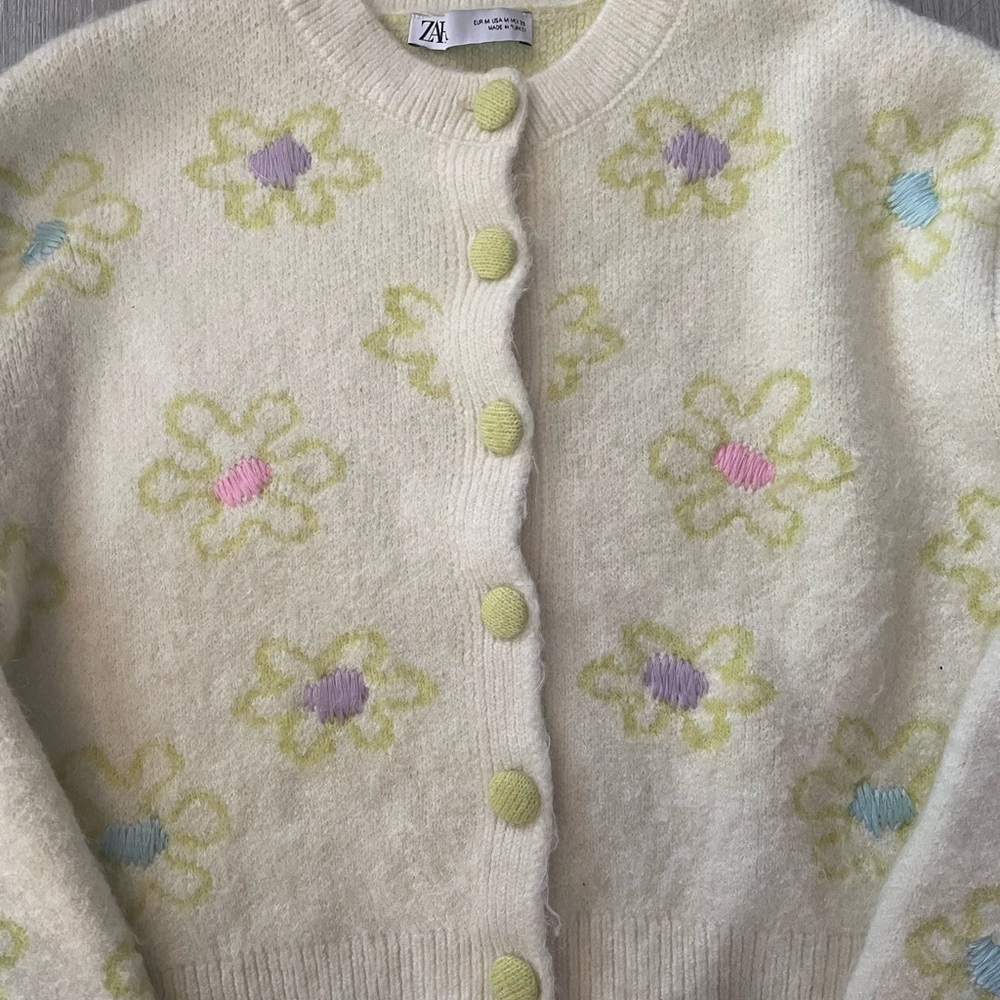 NWOT ZARA Floral Embroidered Button Down Cropped Sweater Cardigan size Medium - Picture 6 of 8